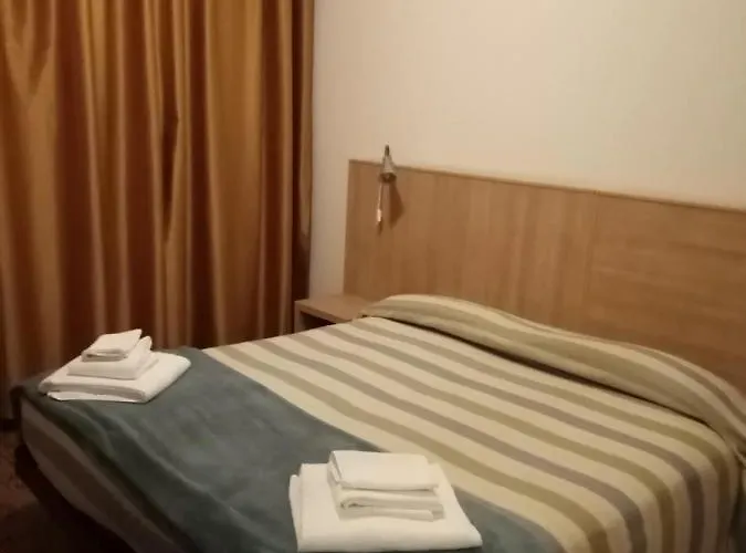 Отель Enrica 3*